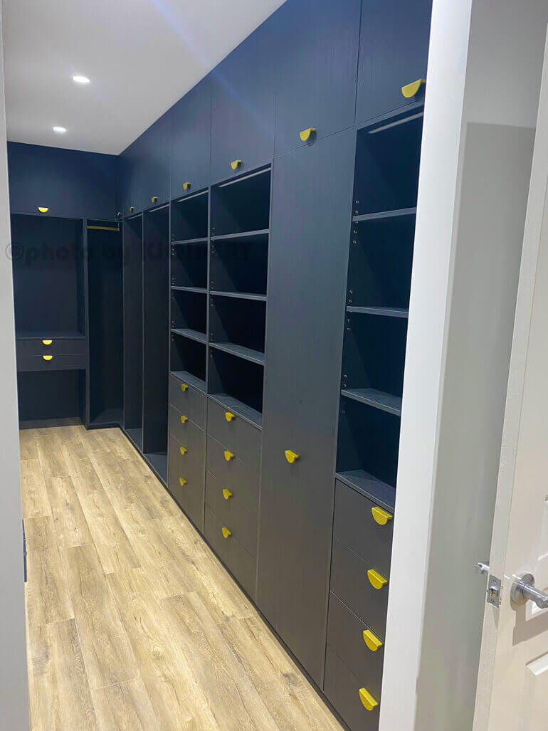 Walking wardrobe with island and hanging in Melbourne