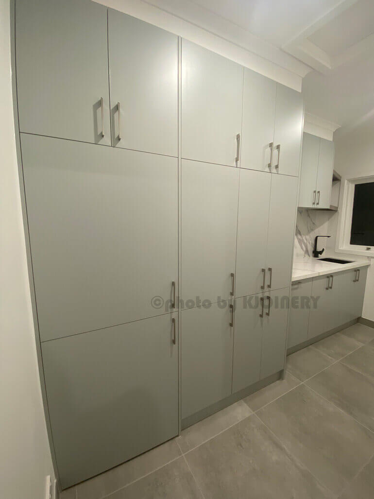 High-gloss 2-pac polyurethane kitchen cabinet finish in Melbourne